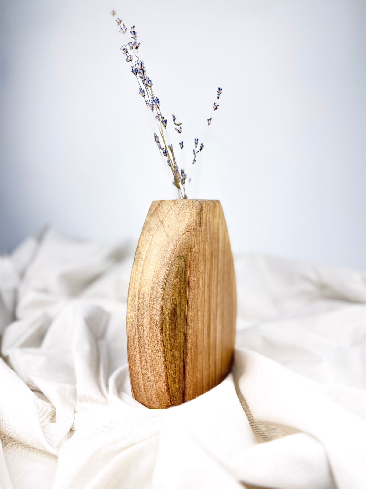 Vază decorativă din lemn pentru flori uscate – stejar sau nuc, 19 cm