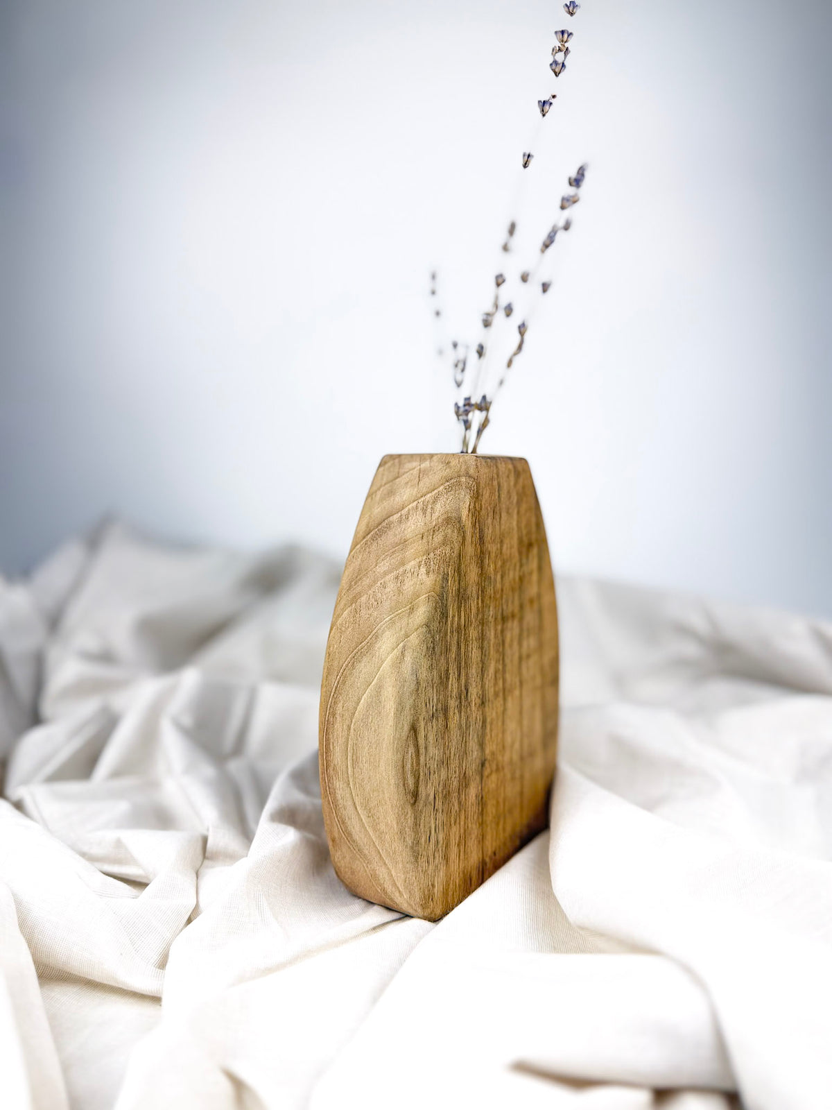 Vază decorativă din lemn pentru flori uscate – stejar sau nuc, 19 cm