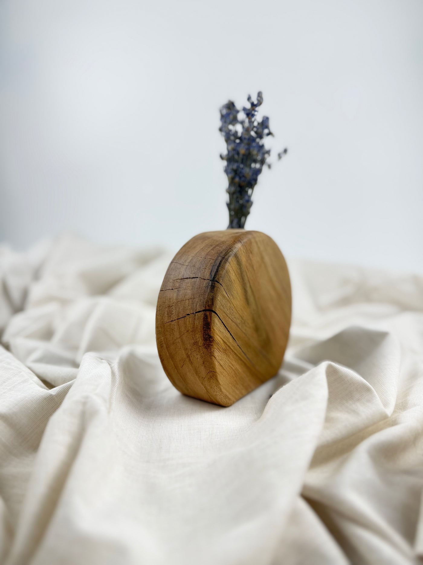 Vază rotundă din lemn pentru flori uscate – stejar sau nuc, 14 cm
