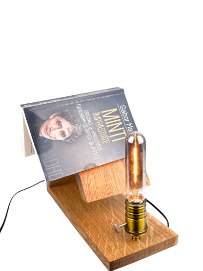 Veioză handmade din stejar masiv cu suport de carte deschisă, bec Edison tub
