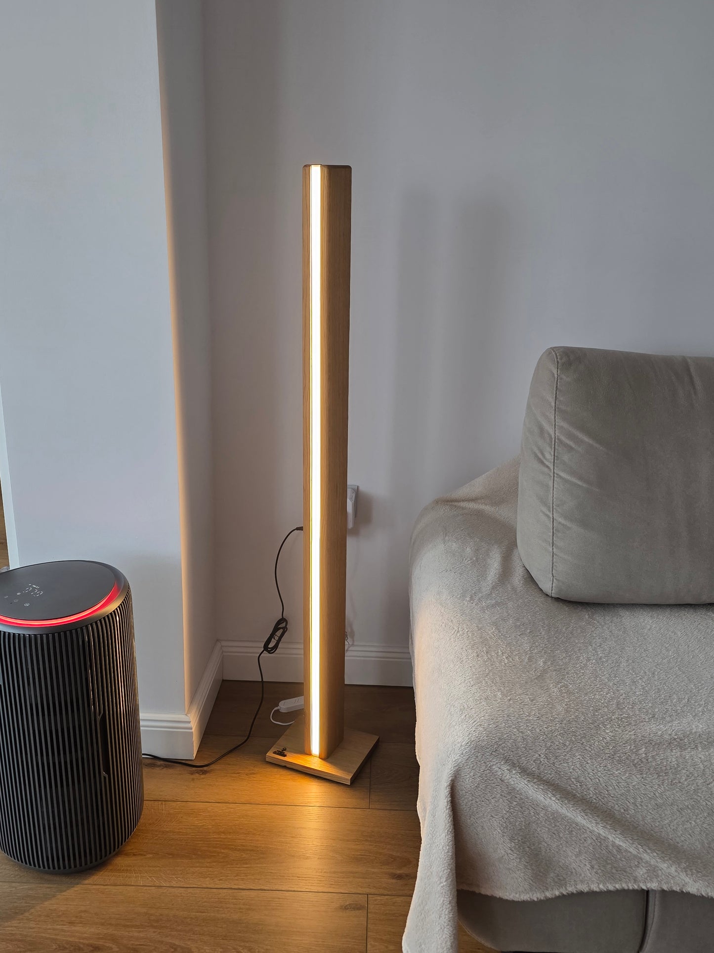 Lampa decorativa de podea din stejar cu LED smart dimabil – iluminat ambiental tip veioza