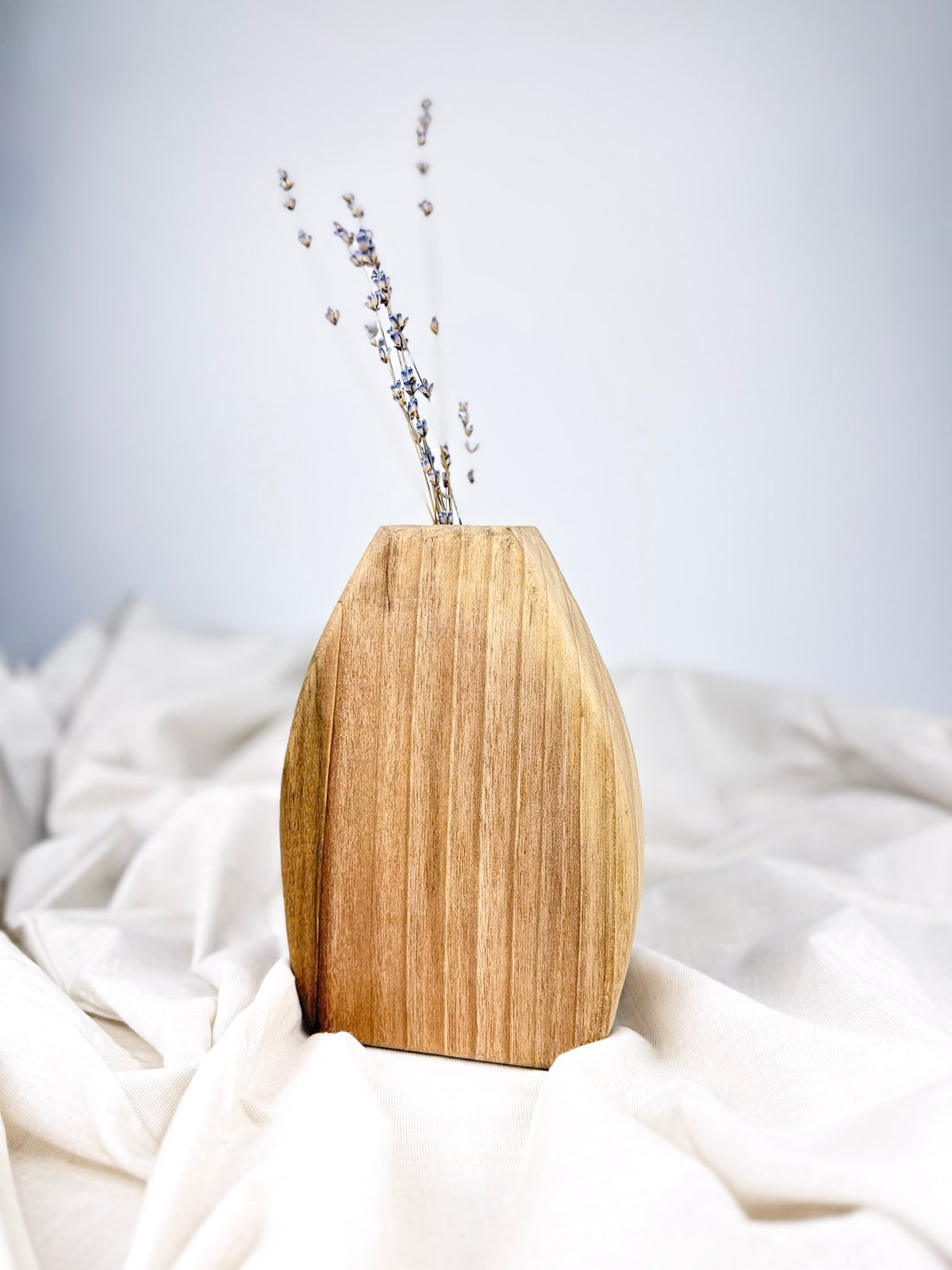 Vază decorativă din lemn pentru flori uscate – stejar sau nuc, 19 cm