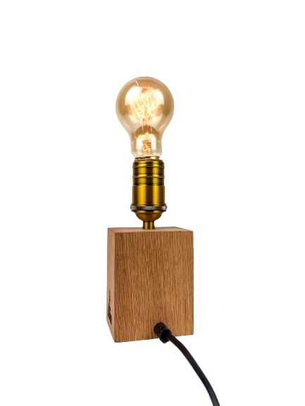 Lampă handmade din bloc de stejar masiv cu dulie vintage aurie, bec rotund