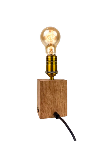 Lampă handmade din bloc de stejar masiv cu dulie vintage aurie, bec rotund