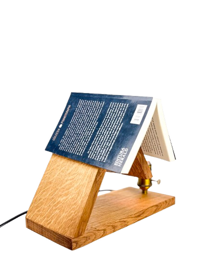 Veioză handmade din stejar masiv cu suport de carte deschisă, bec Edison tub
