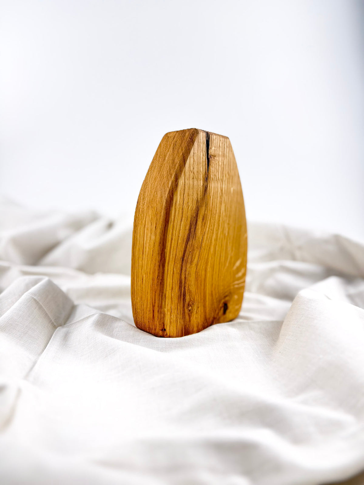 Vază decorativă din lemn pentru flori uscate – stejar sau nuc, 19 cm