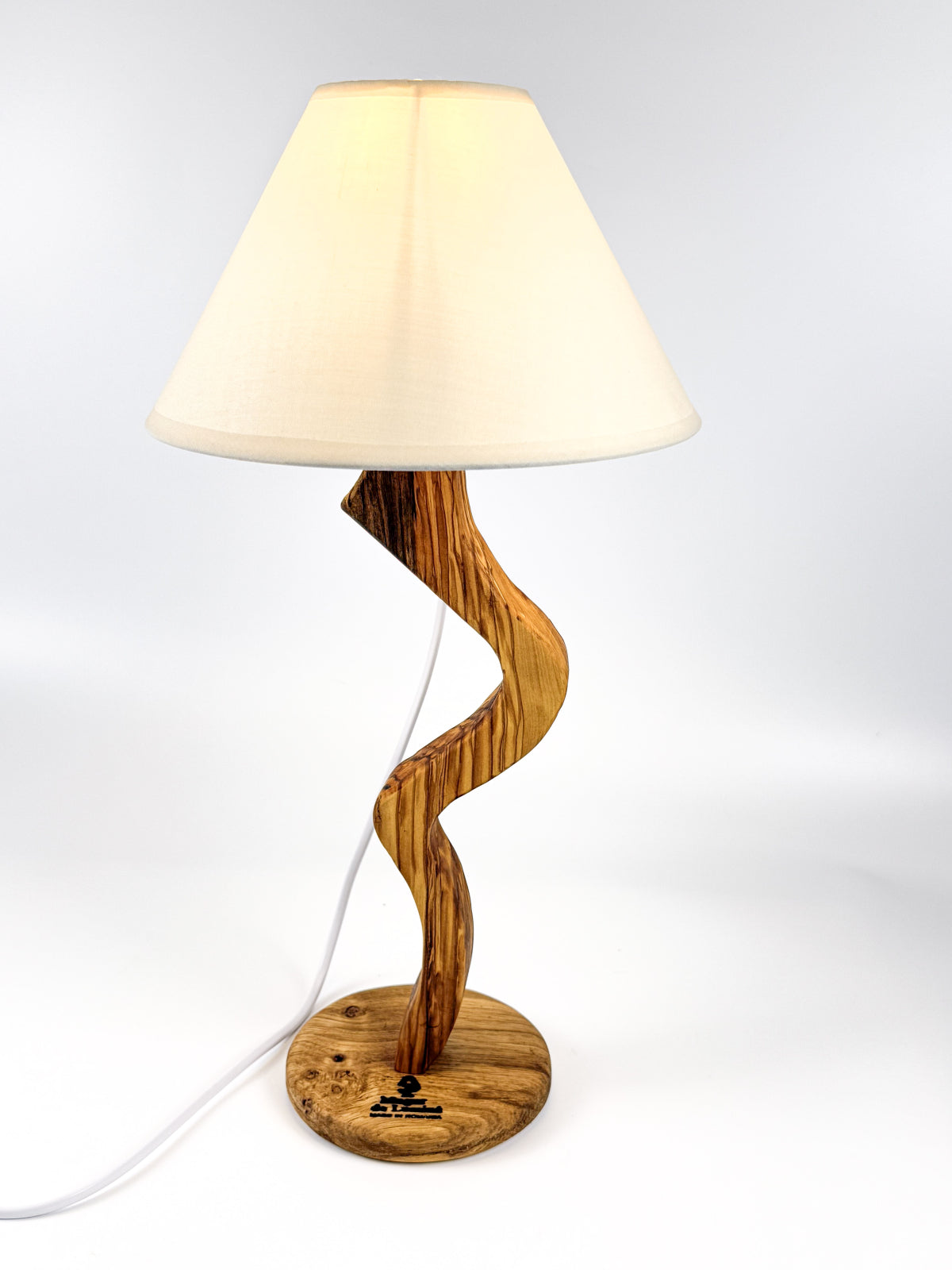 Lampă handmade „Mlădiță” din lemn de măslin cu abajur textil