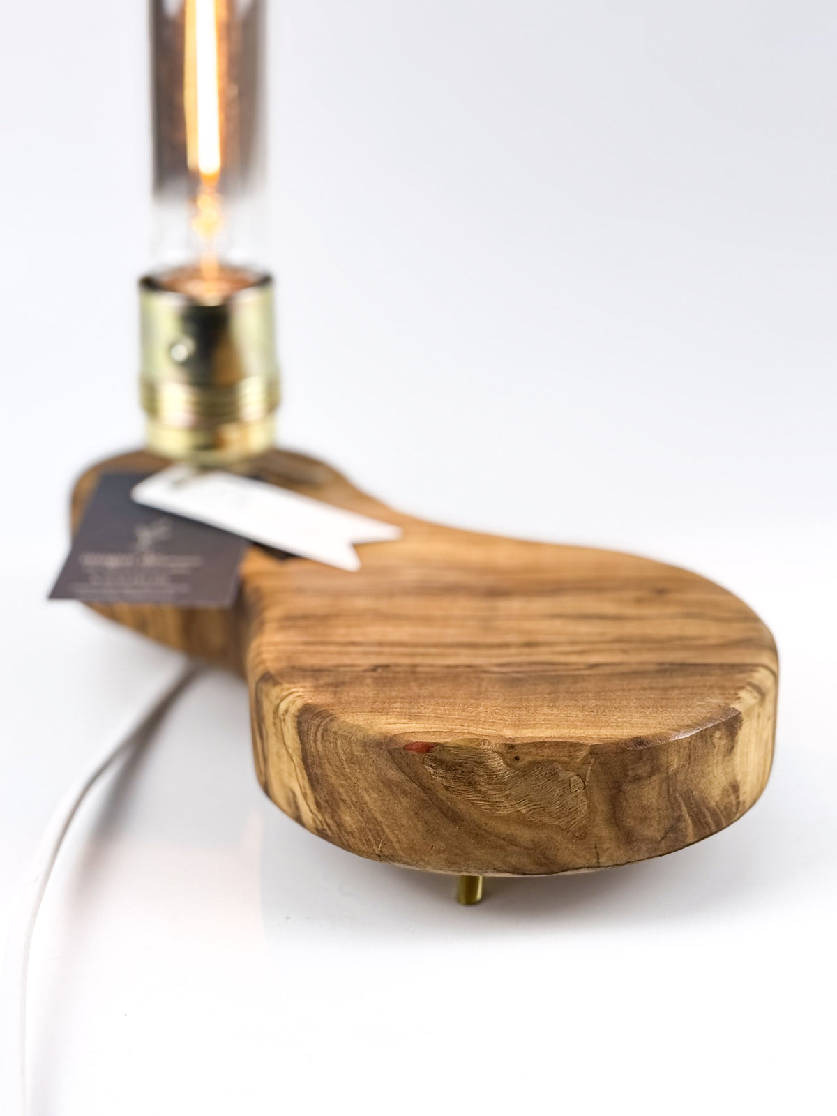 Lampă decorativă din lemn de măslin – bază organică joasă – handmade