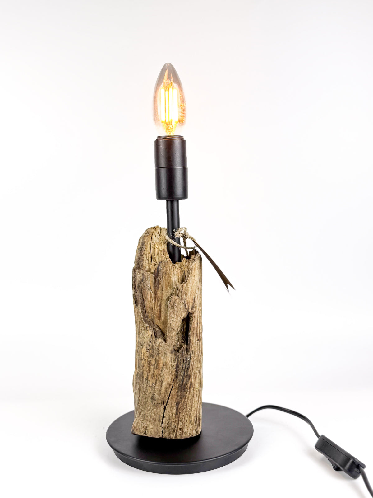 Lampă de masă din lemn recuperat – bază cilindrică organică – handmade