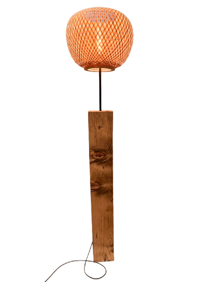 Lampă de podea handmade din brad masiv cu abajur sferic din lemn, bec E27