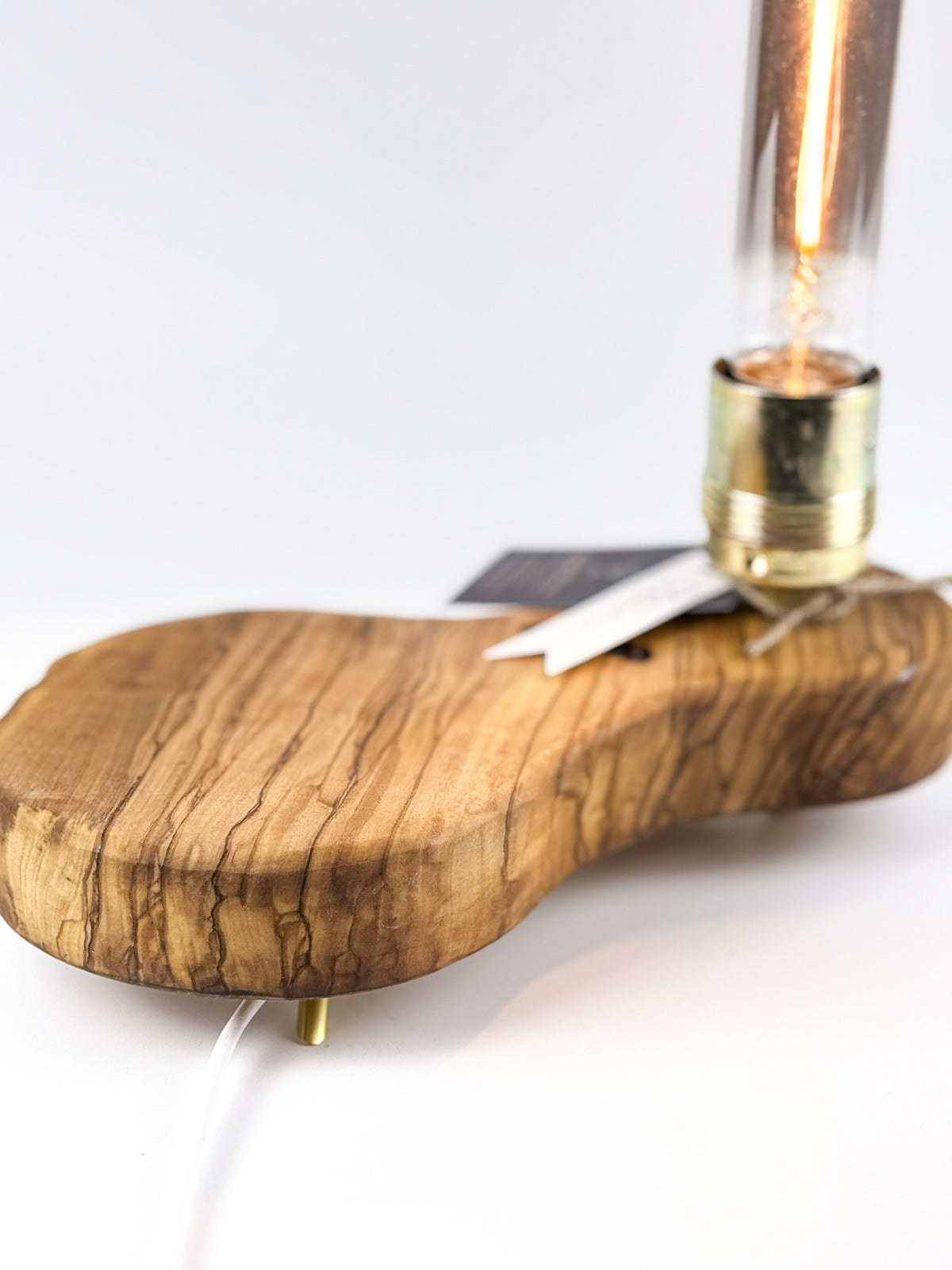 Lampă decorativă din lemn de măslin – bază organică joasă – handmade