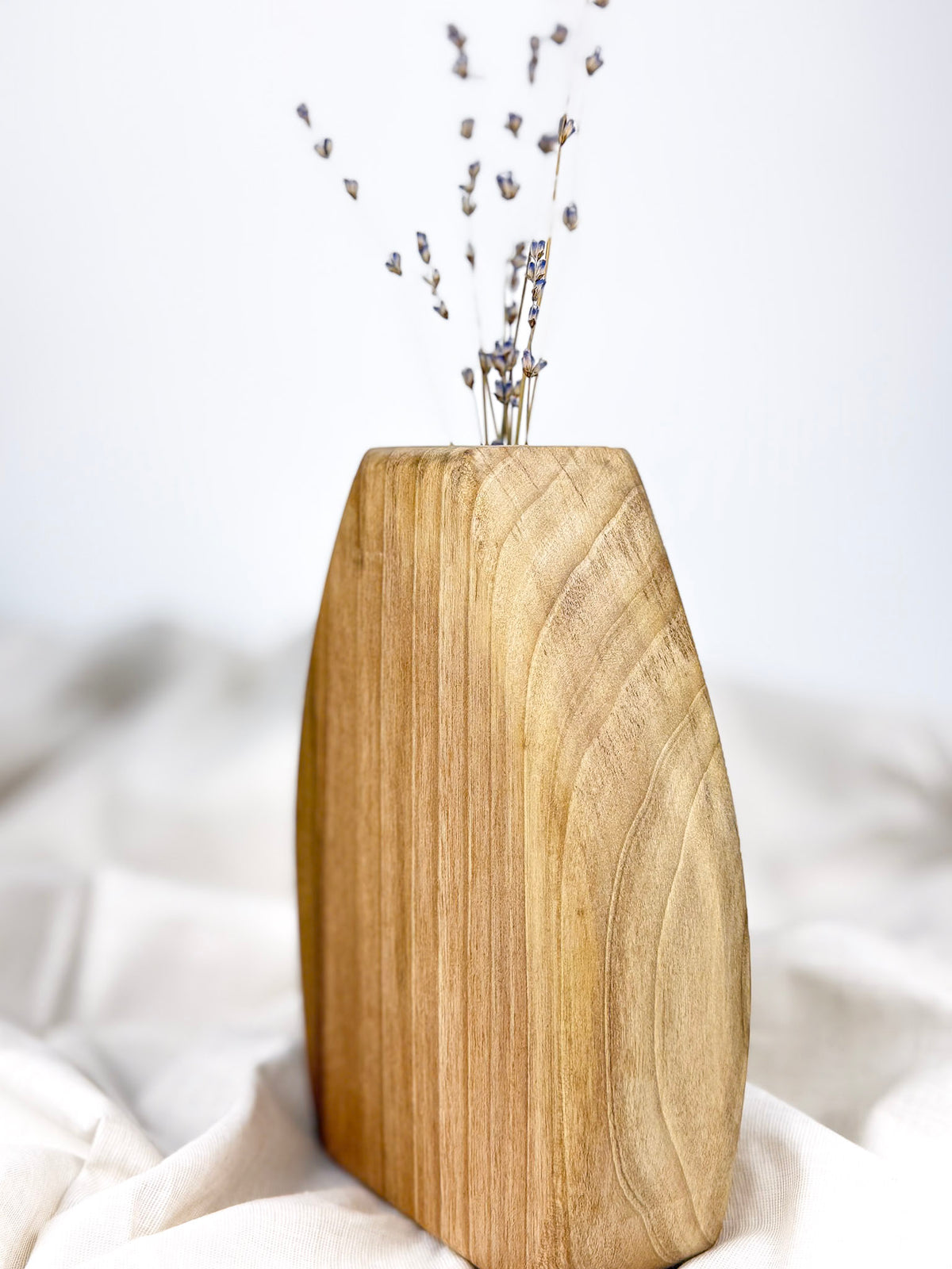 Vază decorativă din lemn pentru flori uscate – stejar sau nuc, 19 cm