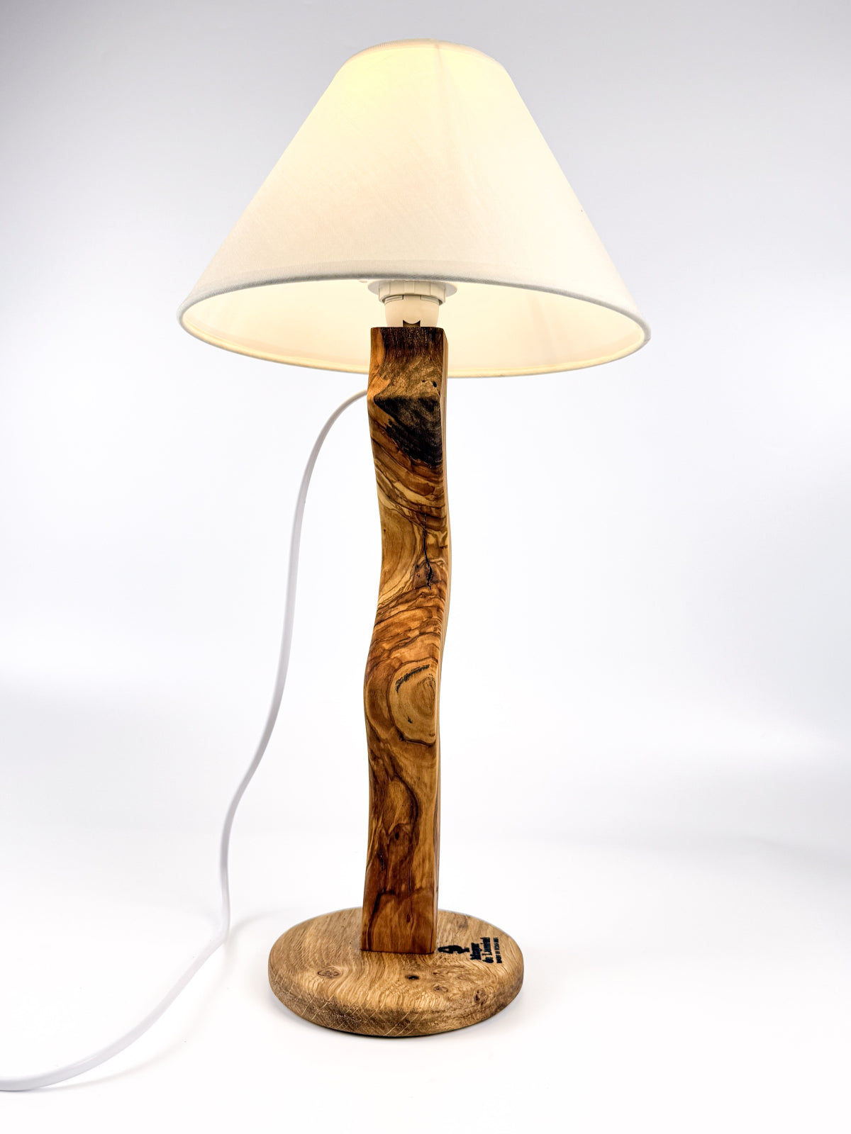 Lampă handmade „Mlădiță” din lemn de măslin cu abajur textil