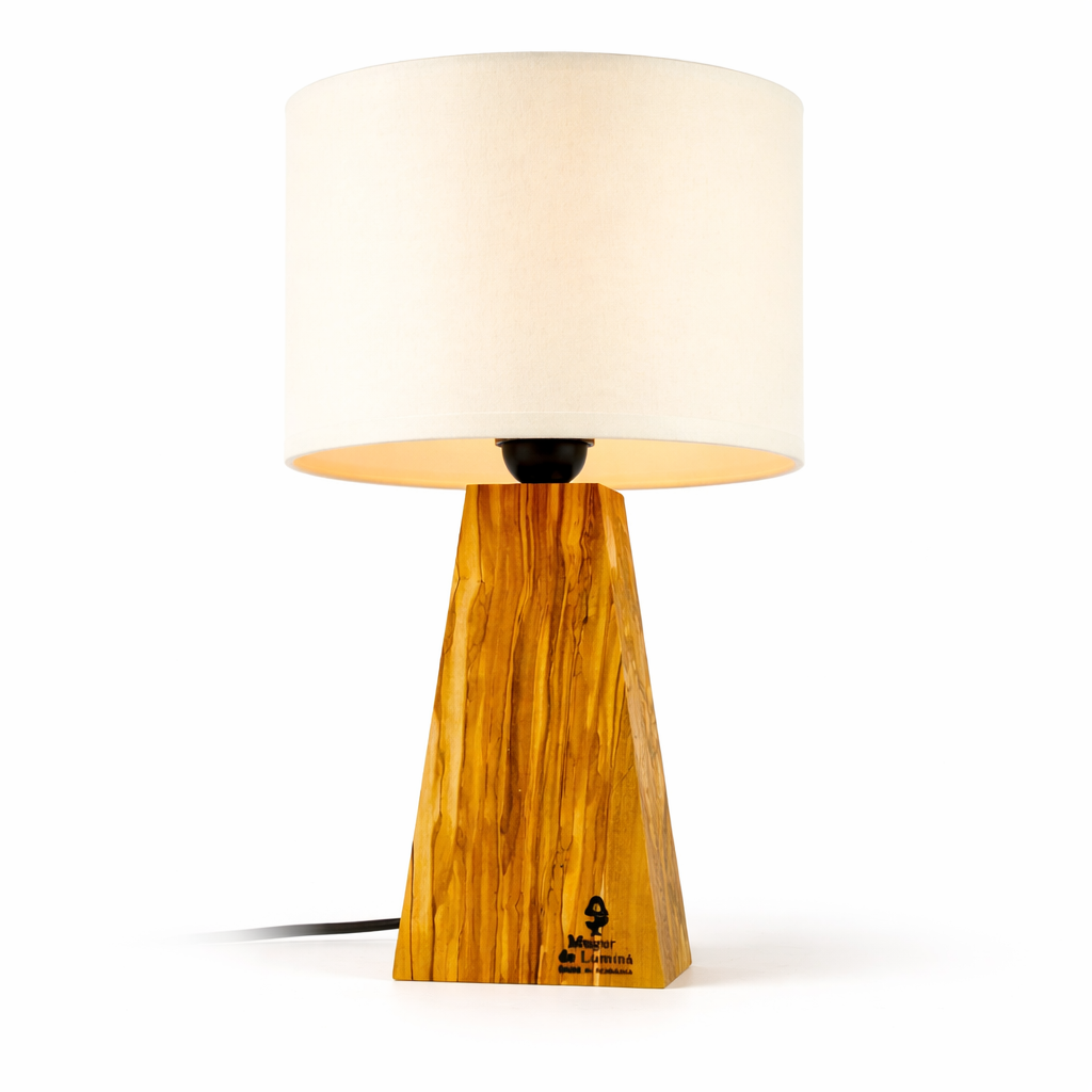 Lampă din lemn de măslin cu abajur textil – handmade – Mugur de Lumină