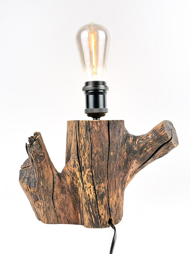 Lampă de masă handmade din cireș masiv, trunchi natural sculptural