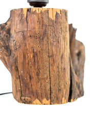 Lampă de masă handmade din cireș masiv, trunchi natural sculptural
