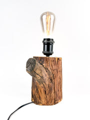 Lampă de masă handmade din cireș masiv, trunchi natural sculptural
