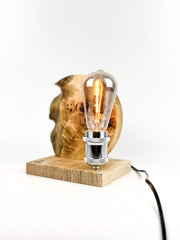 Lampă decorativă de masă handmade din plop, cu bază din stejar, design natural,