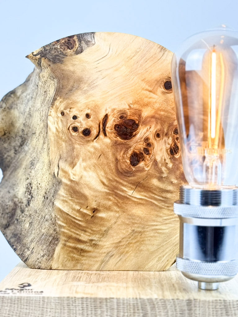 Lampă decorativă de masă handmade din plop, cu bază din stejar, design natural,