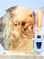 Lampă decorativă de masă handmade din plop, cu bază din stejar, design natural,