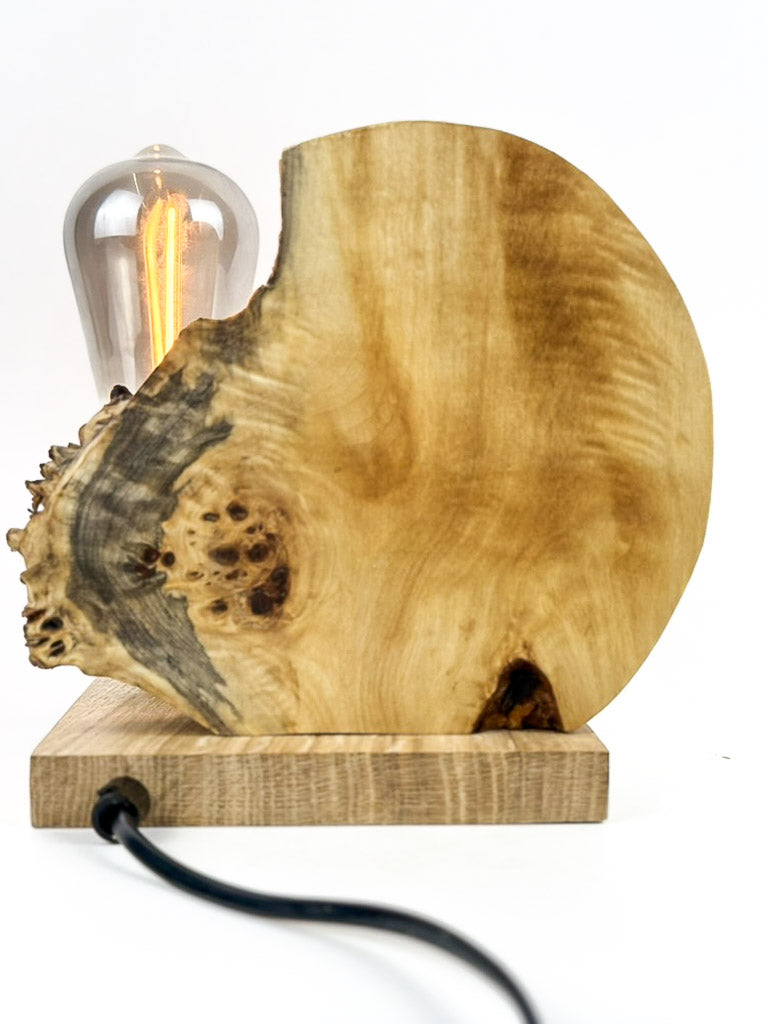 Lampă decorativă de birou handmade din plop, cu bază din stejar, design natural