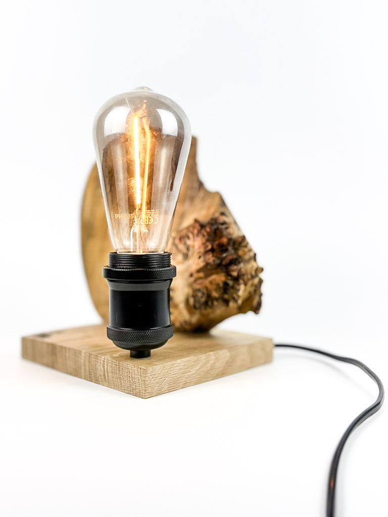 Lampă decorativă de birou handmade din plop, cu bază din stejar, design natural