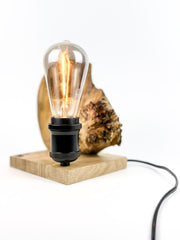 Lampă decorativă de birou handmade din plop, cu bază din stejar, design natural