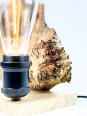 Lampă decorativă de birou handmade din plop, cu bază din stejar, design natural