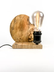 Lampă decorativă de birou handmade din plop, cu bază din stejar, design natural