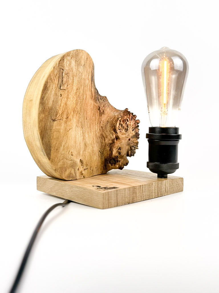 Lampă decorativă de birou handmade din plop, cu bază din stejar, design natural