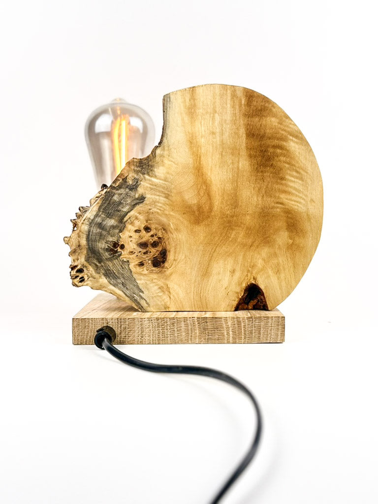 Lampă decorativă de birou handmade din plop, cu bază din stejar, design natural