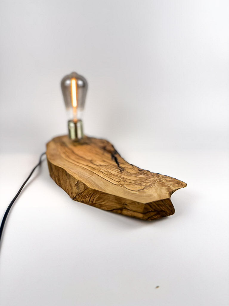 Lampă decorativă din lemn de măslin – bază organică joasă