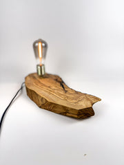Lampă decorativă din lemn de măslin – bază organică joasă