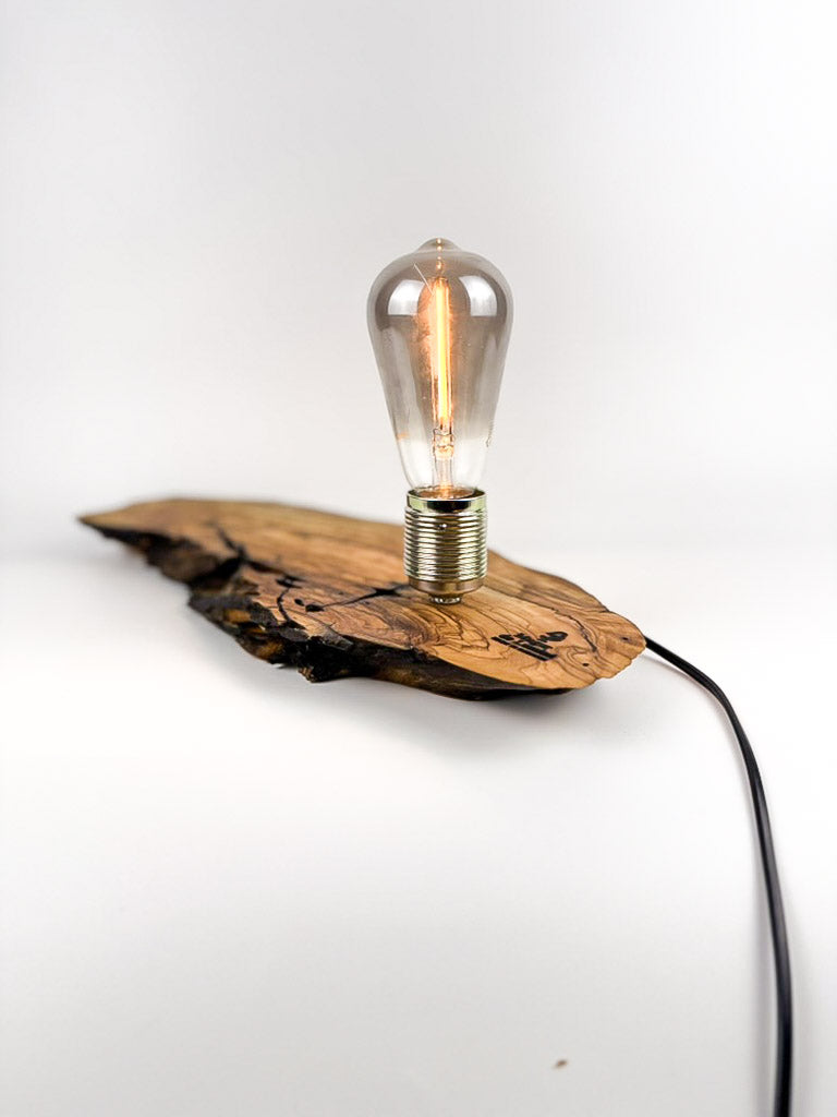 Lampă decorativă din lemn de măslin – bază organică joasă