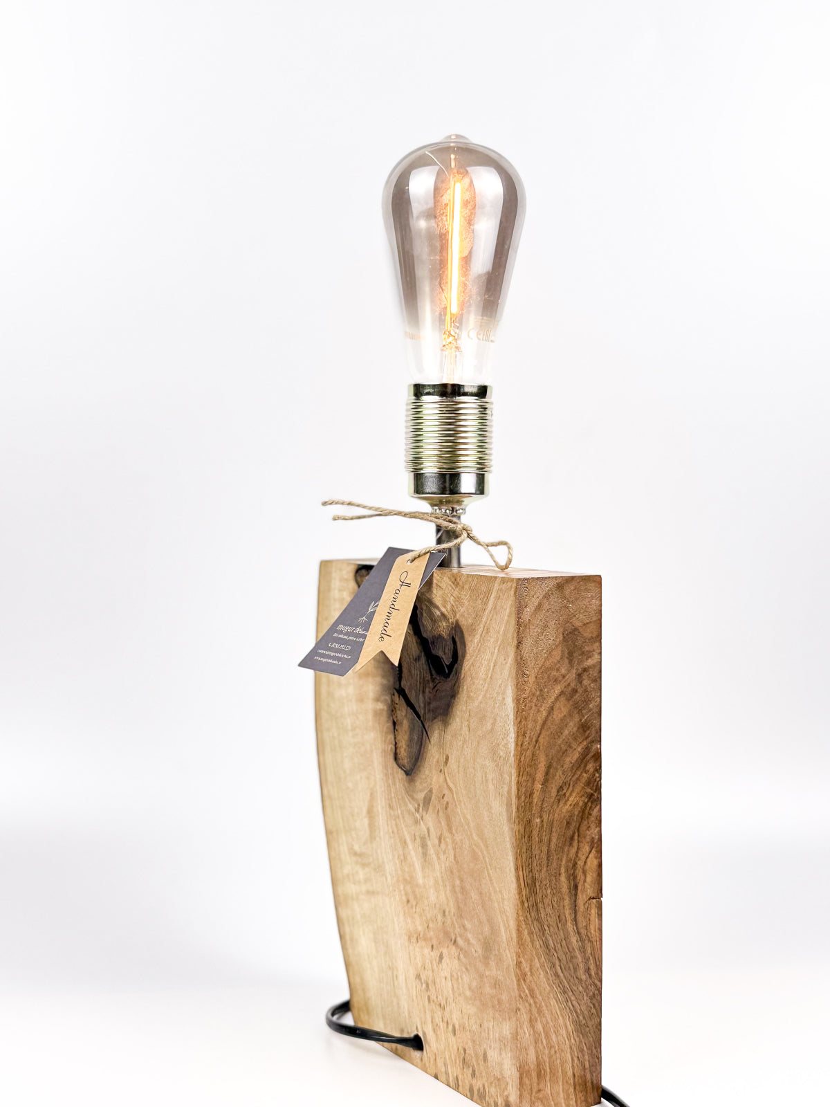 Lampă decorativă din lemn de nuc – bază verticală organică – handmade