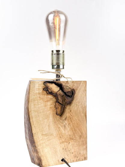 Lampă decorativă din lemn de nuc – bază verticală organică – handmade