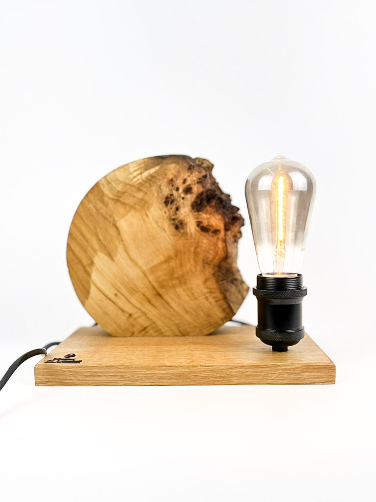 Lampă decorativă din lemn de plop, formă organică cu bază din stejar