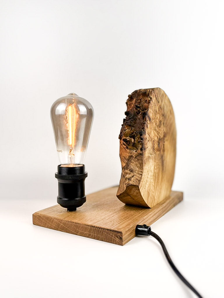 Lampă decorativă din lemn de plop, formă organică cu bază din stejar