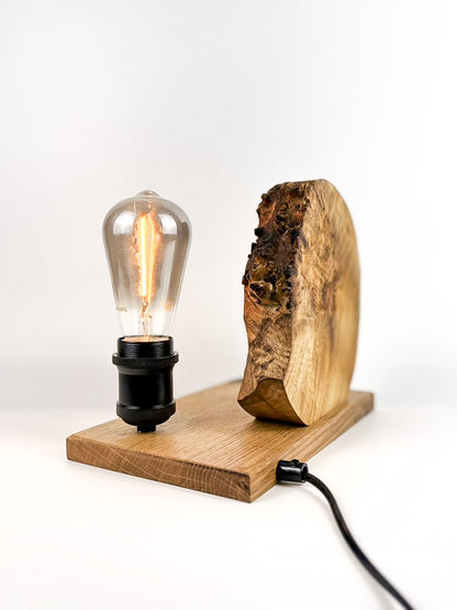 Lampă decorativă din lemn de plop, formă organică cu bază din stejar