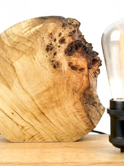Lampă decorativă din lemn de plop, formă organică cu bază din stejar