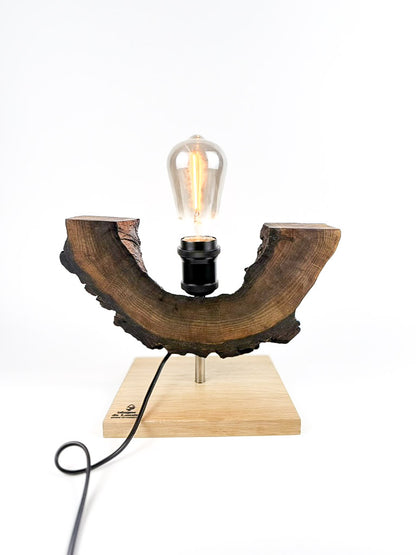 Lampă decorativă din nuc, cu bază din stejar, handmade, unicat