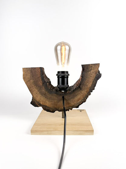 Lampă decorativă din nuc, cu bază din stejar, handmade, unicat