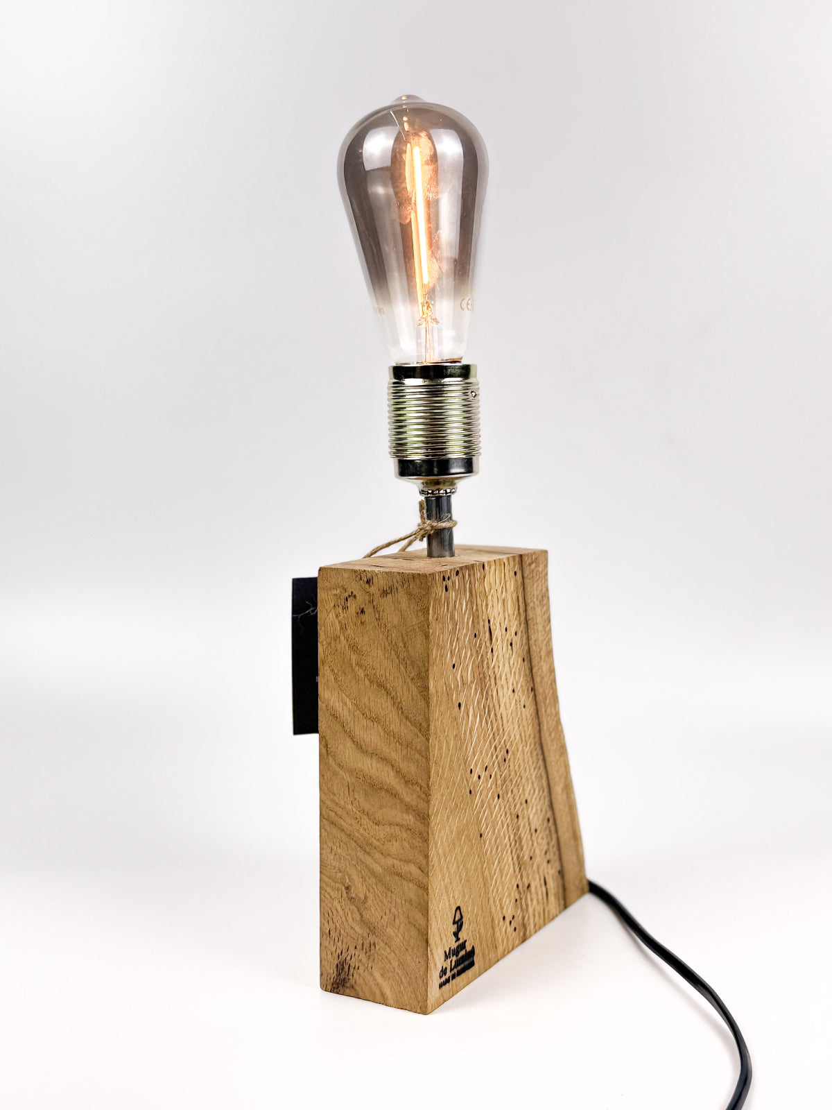 Lampă decorativă handmade din lemn de stejar – bec Edison inclus