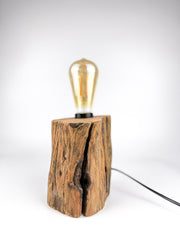 Lampă decorativă handmade din trunchi masiv de lemn, stil rustic