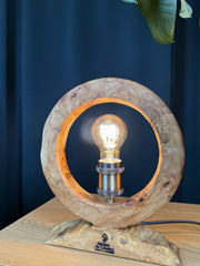 Lampă handmade din lemn masiv