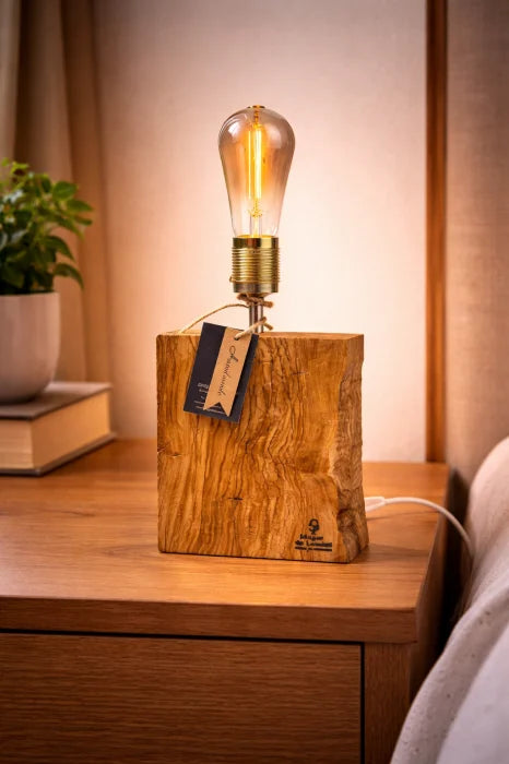 Lampă handmade din bloc de măslin masiv cu fibră naturală, bec Edison