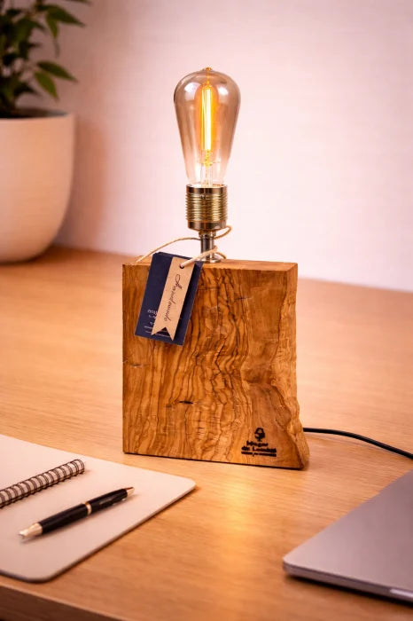 Lampă handmade din bloc de măslin masiv cu fibră naturală, bec Edison