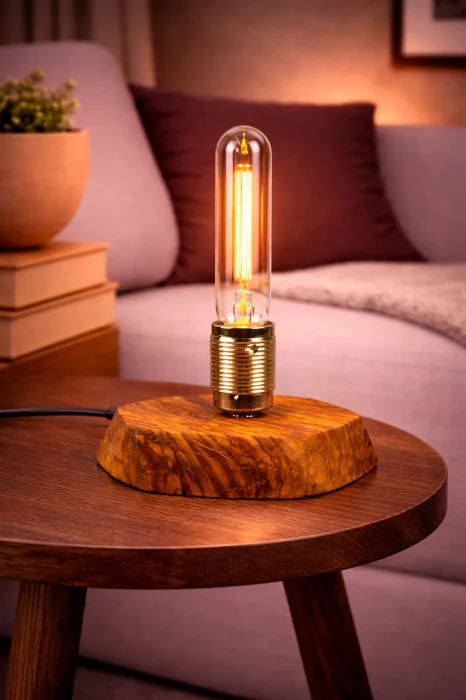 Lampă handmade din măslin masiv cu bază geometrică joasă, bec Edison tub