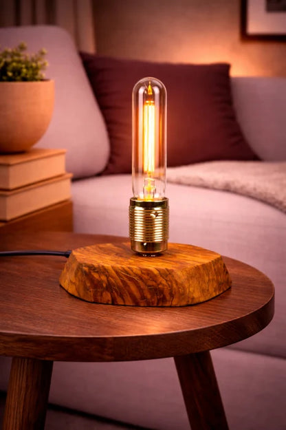 Lampă handmade din măslin masiv cu bază geometrică joasă, bec Edison tub