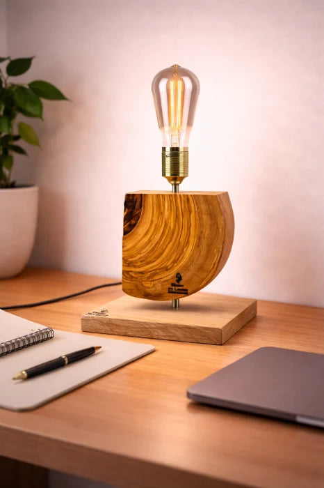 Lampă handmade din măslin masiv pe bază stejar, bec Edison – piesă rară